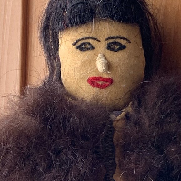 Inuit Art handmade DOLL, Sewn Face, Articulated Nose, Hair, Zipper, Fur, 9” - Picture 2 of 5